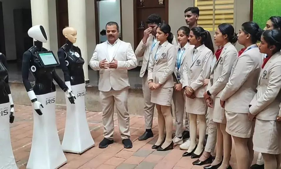 ರೋಬೋಟಿಕ್ ಟೀಚರ್ಸ್ ಅಭಿವೃದ್ಧಿ: ಇಸಿಆರ್ ವಿದ್ಯಾರ್ಥಿಗಳ ಸಾಧನೆ