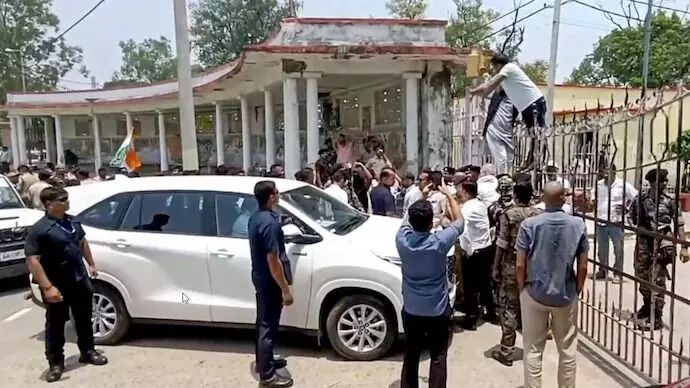 ದರ್ಭಾಂಗದ ಅಂಬೇಡ್ಕರ್ ಹಾಸ್ಟೆಲ್ ಹೊರಗೆ ರಾಹುಲ್ ಗಾಂಧಿಯನ್ನು ತಡೆದ ಬಿಹಾರ ಪೊಲೀಸರು