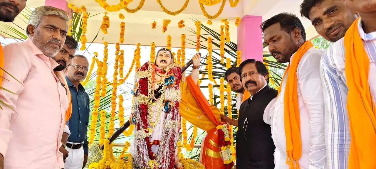 ಯಾದಗಿರಿ | ಗೊಂದಡಗಿಯಲ್ಲಿ ಅಂಬಿಗರ ಚೌಡಯ್ಯನವರ ಮೂರ್ತಿ ಲೋಕರ್ಪಣೆ