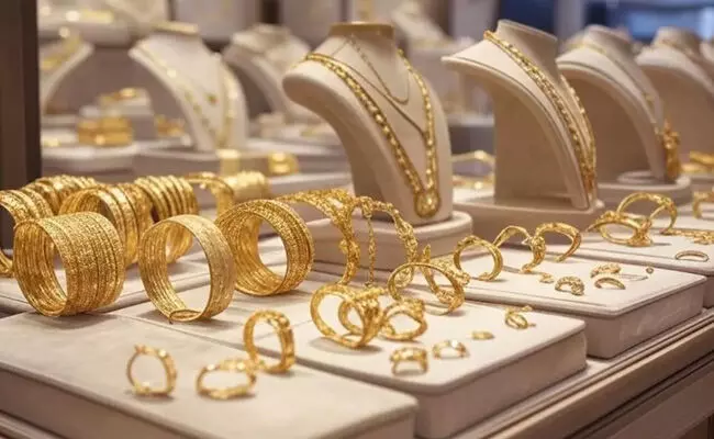 ಅಮೆರಿಕ – ಚೀನಾ ʼಸುಂಕʼಷ್ಟಕ್ಕೆ ವಿರಾಮ; ಚಿನ್ನದ ದರ ಇಳಿಮುಖ ಅಮೆರಿಕ – ಚೀನಾ ʼಸುಂಕʼಷ್ಟಕ್ಕೆ ವಿರಾಮ; ಚಿನ್ನದ ದರ ಇಳಿಮುಖ