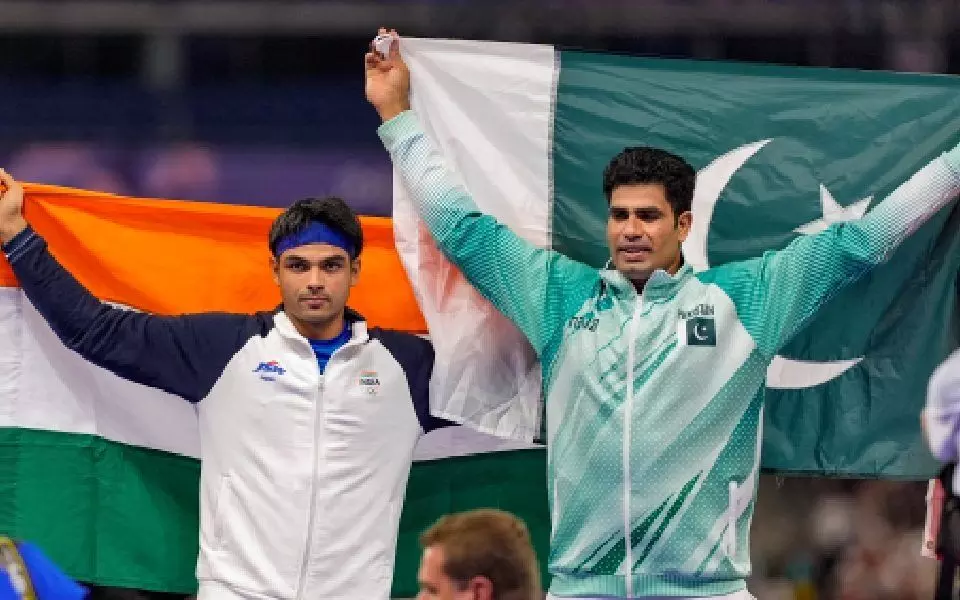 ಅರ್ಷದ್ ನದೀಂ ಮತ್ತು ನಾನು ಆತ್ಮೀಯ ಸ್ನೇಹಿತರೇನೂ ಅಲ್ಲ: ನೀರಜ್ ಚೋಪ್ರಾ ಹೇಳಿಕೆ ಅರ್ಷದ್ ನದೀಂ ಮತ್ತು ನಾನು ಆತ್ಮೀಯ ಸ್ನೇಹಿತರೇನೂ ಅಲ್ಲ: ನೀರಜ್ ಚೋಪ್ರಾ ಹೇಳಿಕೆ