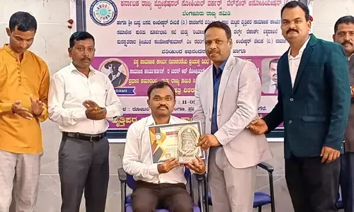 ಯಾದಗಿರಿ | ಮೌನೇಶ ಪಾಟೀಲ್ ಬೆಳಗೇರಾಗೆ ʼದ ಮದರ್ ಆಫ್ ಸೋಶಿಯಲ್ ವರ್ಕ್ ಜೇನ್ ಆಡಮ್ಸ್ʼ ರಾಜ್ಯ ಪ್ರಶಸ್ತಿ ಪ್ರದಾನ