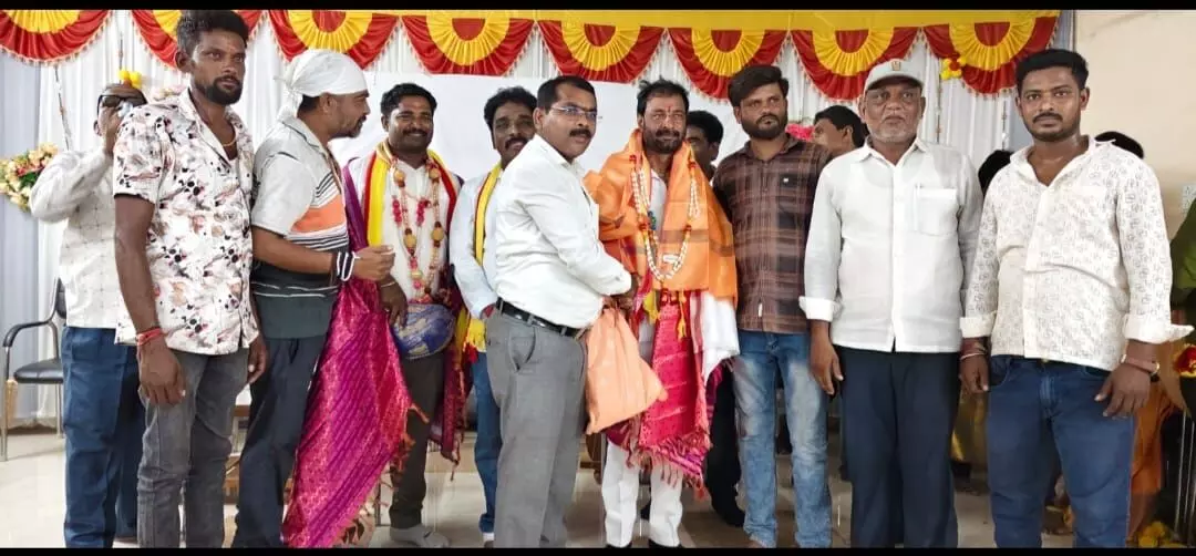 ಯಾದಗಿರಿ: ಉಪ್ಪಾರ ಸಮಾಜದಿಂದ ಹೋರಾಟಗಾರರಿಗೆ ಸನ್ಮಾನ ಯಾದಗಿರಿ: ಉಪ್ಪಾರ ಸಮಾಜದಿಂದ ಹೋರಾಟಗಾರರಿಗೆ ಸನ್ಮಾನ