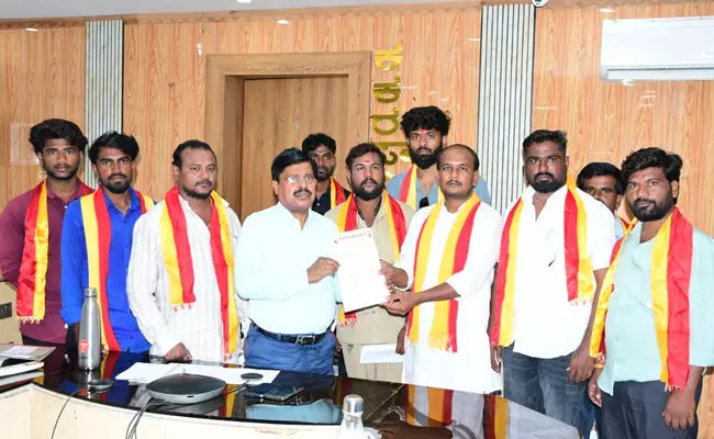 ಕಲಬುರಗಿ | ಕೇಂದ್ರ ಬಸ್ ನಿಲ್ದಾಣಕ್ಕೆ ಅಮೋಘವರ್ಷ ನೃಪತುಂಗ ಬಸ್ ನಿಲ್ದಾಣ ಎಂದು ಹೆಸರಿಡಲು ಒತ್ತಾಯ ಕಲಬುರಗಿ | ಕೇಂದ್ರ ಬಸ್ ನಿಲ್ದಾಣಕ್ಕೆ ಅಮೋಘವರ್ಷ ನೃಪತುಂಗ ಬಸ್ ನಿಲ್ದಾಣ ಎಂದು ಹೆಸರಿಡಲು ಒತ್ತಾಯ