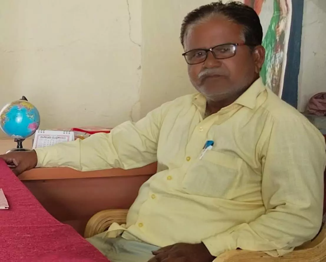 ಕಲಬುರಗಿ | ಜಾತಿಗಣತಿ ಸಮೀಕ್ಷೆ ವೇಳೆ ಹೃದಯಘಾತದಿಂದ ಮುಖ್ಯಶಿಕ್ಷಕ ಮೃತ್ಯು : ಪರಿಹಾರಕ್ಕೆ ಆಗ್ರಹ ಕಲಬುರಗಿ | ಜಾತಿಗಣತಿ ಸಮೀಕ್ಷೆ ವೇಳೆ ಹೃದಯಘಾತದಿಂದ ಮುಖ್ಯಶಿಕ್ಷಕ ಮೃತ್ಯು : ಪರಿಹಾರಕ್ಕೆ ಆಗ್ರಹ