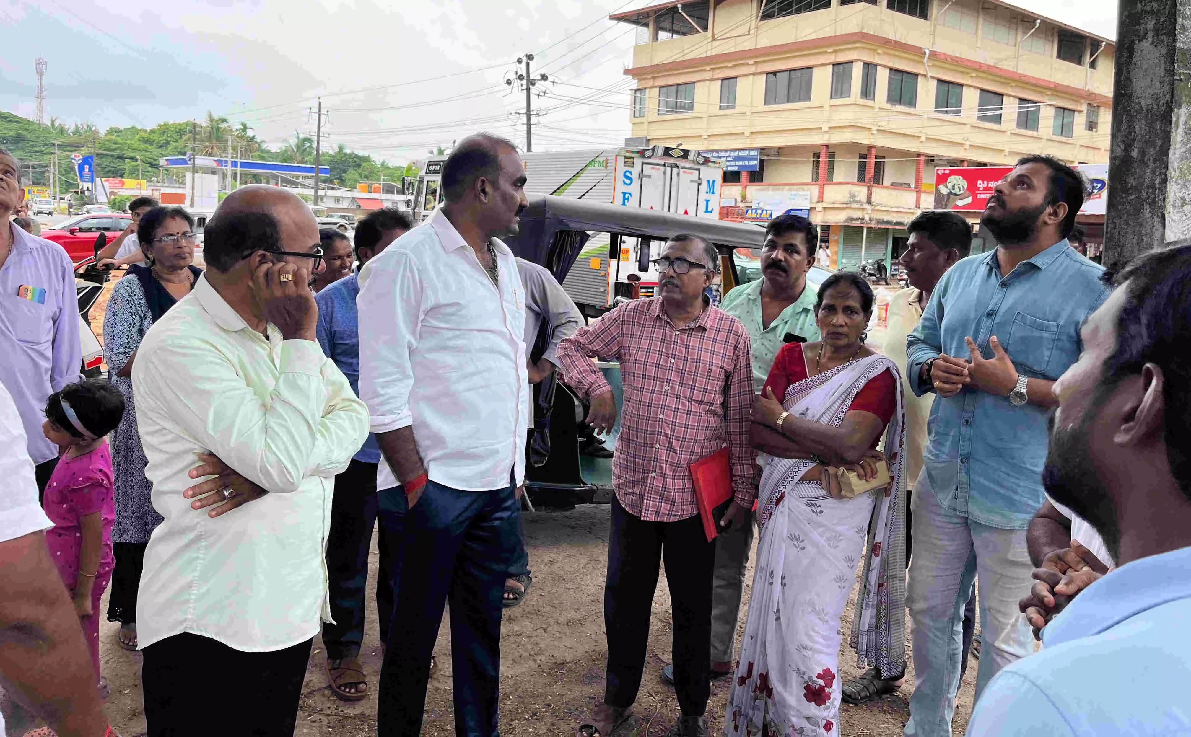 ಮಲ್ಪೆ-ಆದಿಉಡುಪಿ ರಾಷ್ಟ್ರೀಯ ಹೆದ್ದಾರಿ ಕಾಮಗಾರಿ| ಬಸ್ ನಿಲ್ದಾಣಗಳಿಲ್ಲದೆ ಸಮಸ್ಯೆ: ಶಾಸಕರಿಂದ ಪರಿಶೀಲನೆ ಮಲ್ಪೆ-ಆದಿಉಡುಪಿ ರಾಷ್ಟ್ರೀಯ ಹೆದ್ದಾರಿ ಕಾಮಗಾರಿ| ಬಸ್ ನಿಲ್ದಾಣಗಳಿಲ್ಲದೆ ಸಮಸ್ಯೆ: ಶಾಸಕರಿಂದ ಪರಿಶೀಲನೆ