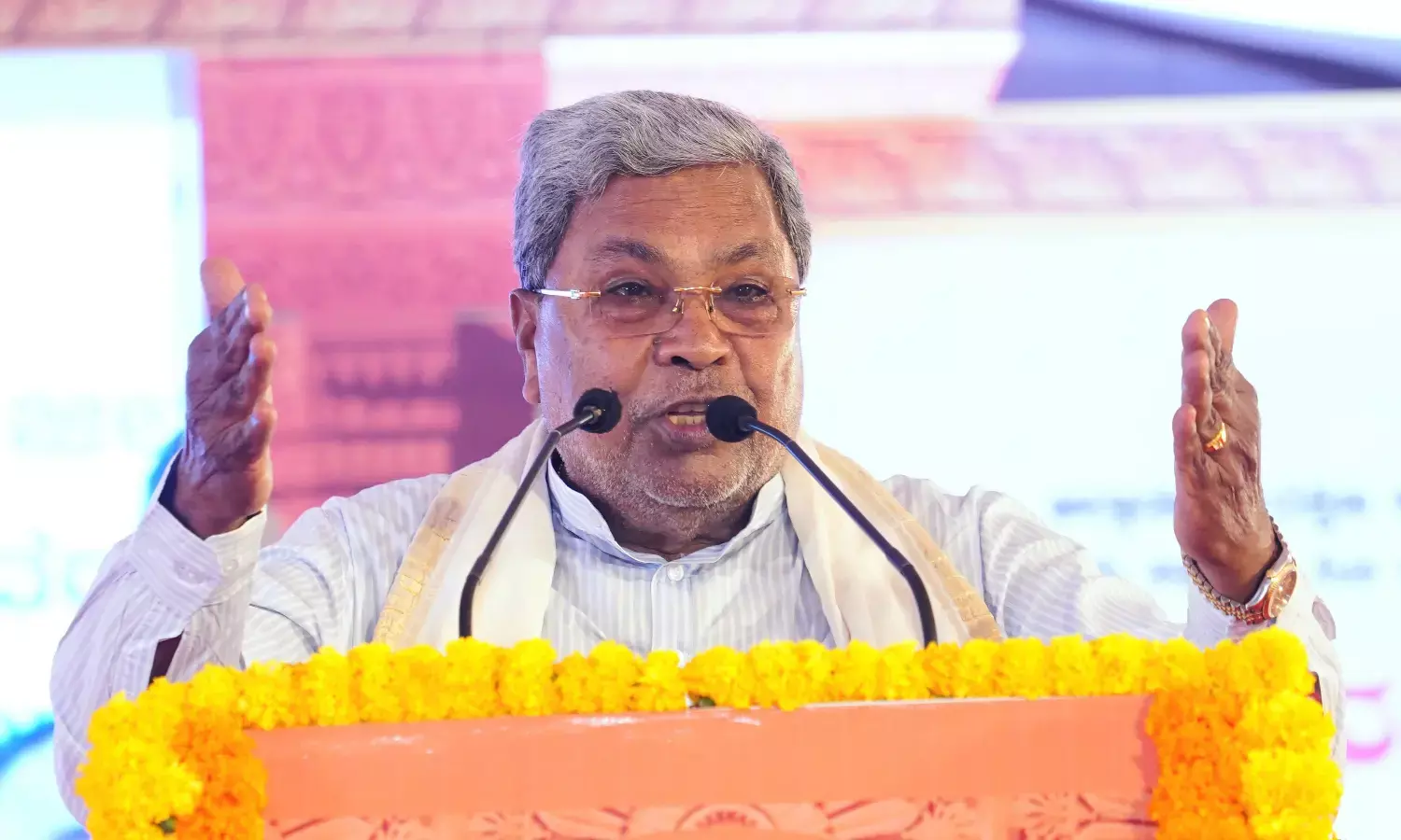 ಮಂಗಳೂರು| ಪ್ರಜಾ ಸೌಧದ ಉದ್ಘಾಟನಾ ಸಮಾರಂಭದಲ್ಲಿ ಬಿಜೆಪಿ ಶಾಸಕ ವೇದವ್ಯಾಸ ಕಾಮತ್‌ ಗೆ ಸಿಎಂ ಇತಿಹಾಸ ಪಾಠ