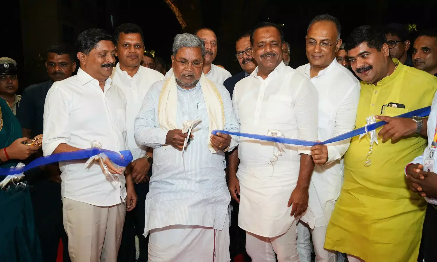 ಮಂಗಳೂರು: ಕಬಡ್ಡಿ, ಬ್ಯಾಡ್ಮಿಂಟನ್‌ ಒಳಾಂಗಣ ಕ್ರೀಡಾಂಗಣ ಉದ್ಘಾಟಿಸಿದ ಸಿಎಂ ಸಿದ್ದರಾಮಯ್ಯ