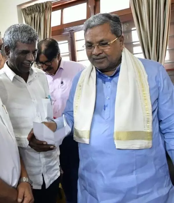 ಏಕ ವಿನ್ಯಾಸ ನಕ್ಷೆ ವಿತರಿಸುವ ಅಧಿಕಾರ ಗ್ರಾಪಂಗೆ ಮರಳಿಸಲು ಸಿಎಂಗೆ ಕೋಟ ಮನವಿ ಏಕ ವಿನ್ಯಾಸ ನಕ್ಷೆ ವಿತರಿಸುವ ಅಧಿಕಾರ ಗ್ರಾಪಂಗೆ ಮರಳಿಸಲು ಸಿಎಂಗೆ ಕೋಟ ಮನವಿ