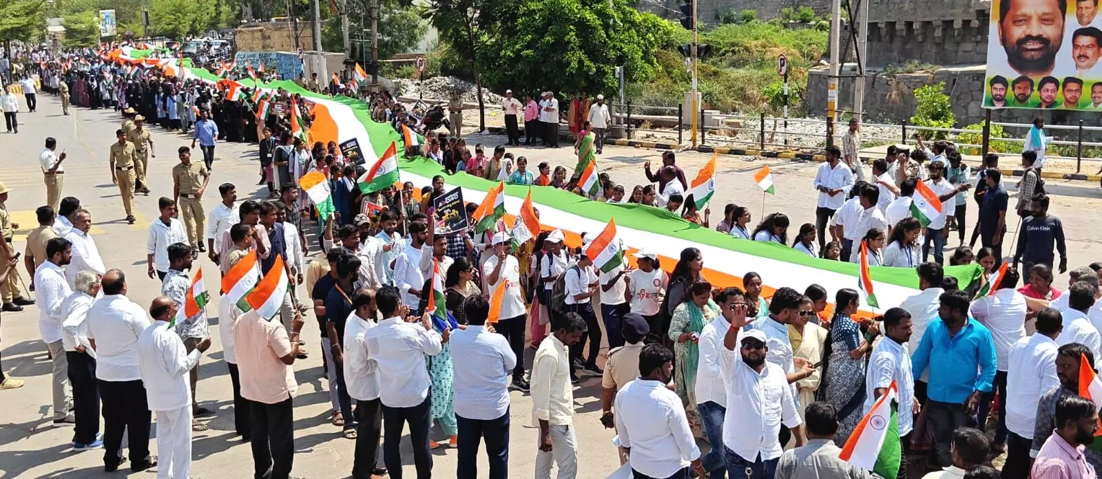 ʼಆಪರೇಷನ್ ಸಿಂಧೂರʼ ಬೆಂಬಲಿಸಿ ರಾಯಚೂರಿನಲ್ಲಿ ಬೃಹತ್  ತಿರಂಗ ಯಾತ್ರೆ