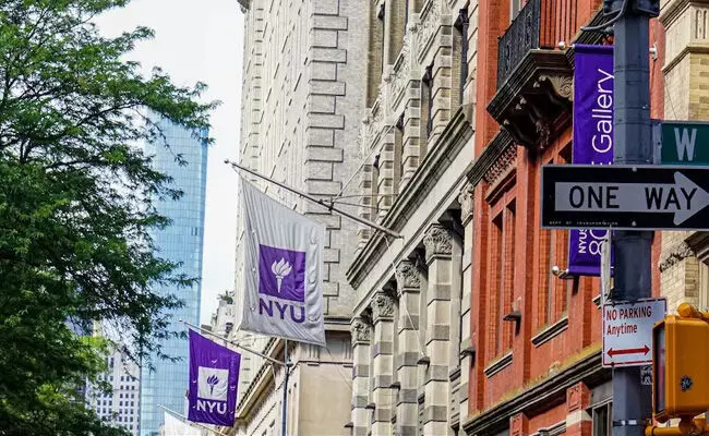 ಗಾಝಾ ನರಮೇಧವನ್ನು ಅಮೆರಿಕ ಬೆಂಬಲಿಸುತ್ತಿದೆ ಎಂದ ವಿದ್ಯಾರ್ಥಿಯ ಡಿಪ್ಲೊಮಾ ಪದವಿ ತಡೆ ಹಿಡಿದ ನ್ಯೂಯಾರ್ಕ್ ವಿವಿ ಗಾಝಾ ನರಮೇಧವನ್ನು ಅಮೆರಿಕ ಬೆಂಬಲಿಸುತ್ತಿದೆ ಎಂದ ವಿದ್ಯಾರ್ಥಿಯ ಡಿಪ್ಲೊಮಾ ಪದವಿ ತಡೆ ಹಿಡಿದ ನ್ಯೂಯಾರ್ಕ್ ವಿವಿ