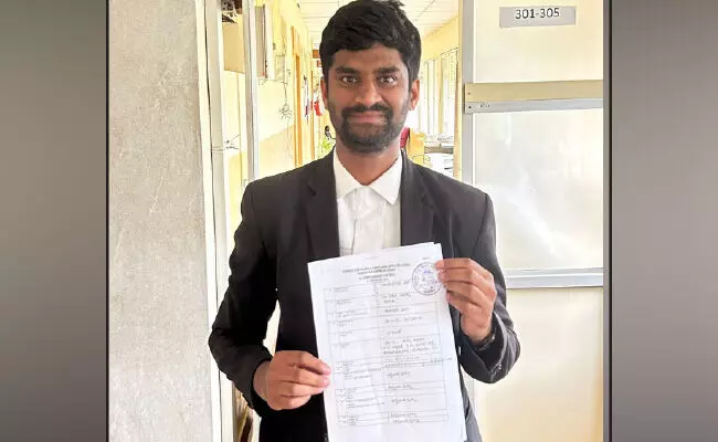 ಬಿಡದಿಯ ಬಾಲಕಿಯ ಹತ್ಯೆ ಪ್ರಕರಣ: ಇನ್ಸ್ಪೆಕ್ಟರ್ ವಿರುದ್ಧ ದಾಖಲೆ ಸಮೇತ ರಾಜ್ಯ ಮಾನವ ಹಕ್ಕುಗಳ ಆಯೋಗಕ್ಕೆ ದೂರು ಬಿಡದಿಯ ಬಾಲಕಿಯ ಹತ್ಯೆ ಪ್ರಕರಣ: ಇನ್ಸ್ಪೆಕ್ಟರ್ ವಿರುದ್ಧ ದಾಖಲೆ ಸಮೇತ ರಾಜ್ಯ ಮಾನವ ಹಕ್ಕುಗಳ ಆಯೋಗಕ್ಕೆ ದೂರು