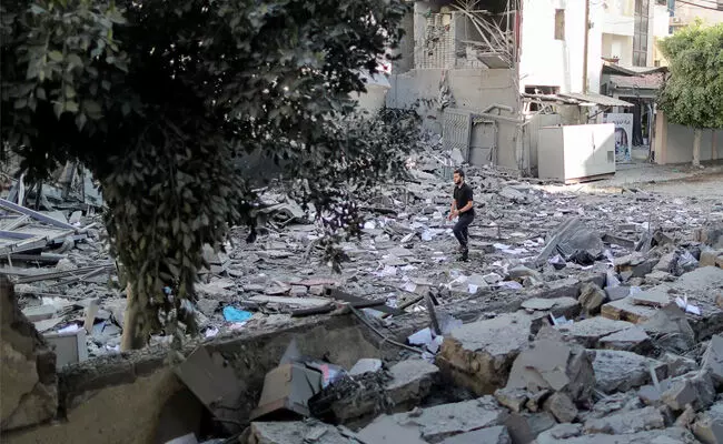 ಗಾಝಾದಲ್ಲಿ ಮುಂದುವರಿದ ಇಸ್ರೇಲ್ ವೈಮಾನಿಕ ದಾಳಿ: 28 ಮಕ್ಕಳ ಸಹಿತ ಕನಿಷ್ಠ 103 ಮಂದಿ ಮೃತ್ಯು ಗಾಝಾದಲ್ಲಿ ಮುಂದುವರಿದ ಇಸ್ರೇಲ್ ವೈಮಾನಿಕ ದಾಳಿ: 28 ಮಕ್ಕಳ ಸಹಿತ ಕನಿಷ್ಠ 103 ಮಂದಿ ಮೃತ್ಯು