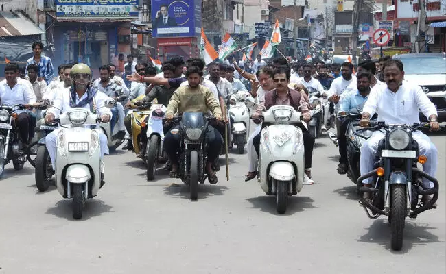 ವಿಜಯನಗರ | ಎರಡು ವರ್ಷದ ಸಾಧನಾ ಸಮಾವೇಶದ ಹಿನ್ನಲೆಯಲ್ಲಿ ಬೈಕ್ ರ್‍ಯಾಲಿ