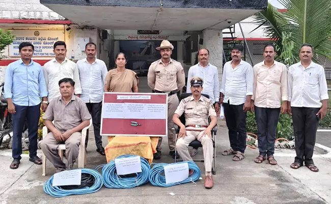 ಆಳಂದ | ಕೇಬಲ್ ವಯರ್ ಕಳ್ಳತನ : ಇಬ್ಬರ ಬಂಧನ ಆಳಂದ | ಕೇಬಲ್ ವಯರ್ ಕಳ್ಳತನ : ಇಬ್ಬರ ಬಂಧನ