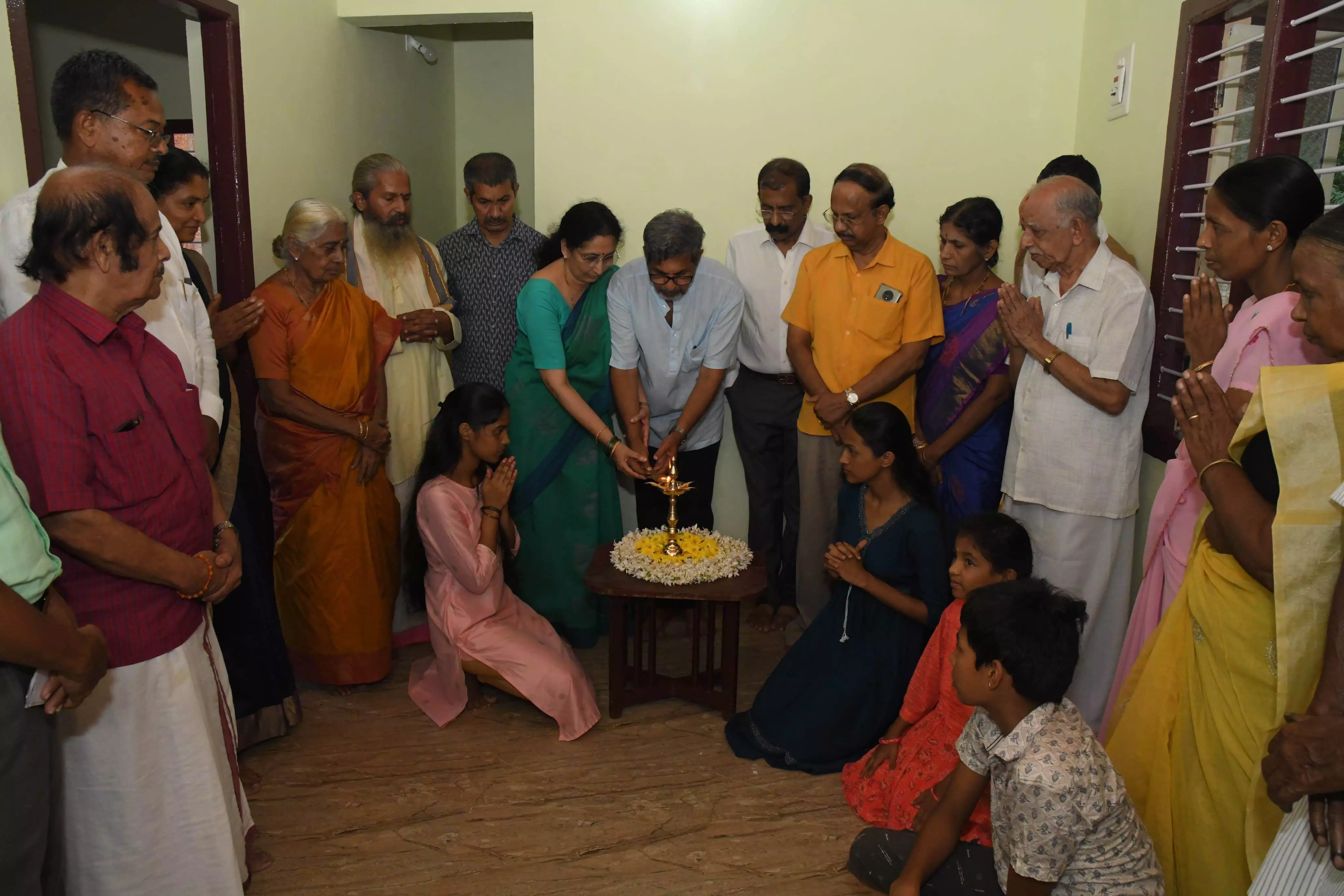 ಕಿರಿಮಂಜೇಶ್ವರದಲ್ಲಿ ವಿದ್ಯಾಪೋಷಕ್ 71ನೆ ಮನೆ ಹಸ್ತಾಂತರ ಕಿರಿಮಂಜೇಶ್ವರದಲ್ಲಿ ವಿದ್ಯಾಪೋಷಕ್ 71ನೆ ಮನೆ ಹಸ್ತಾಂತರ