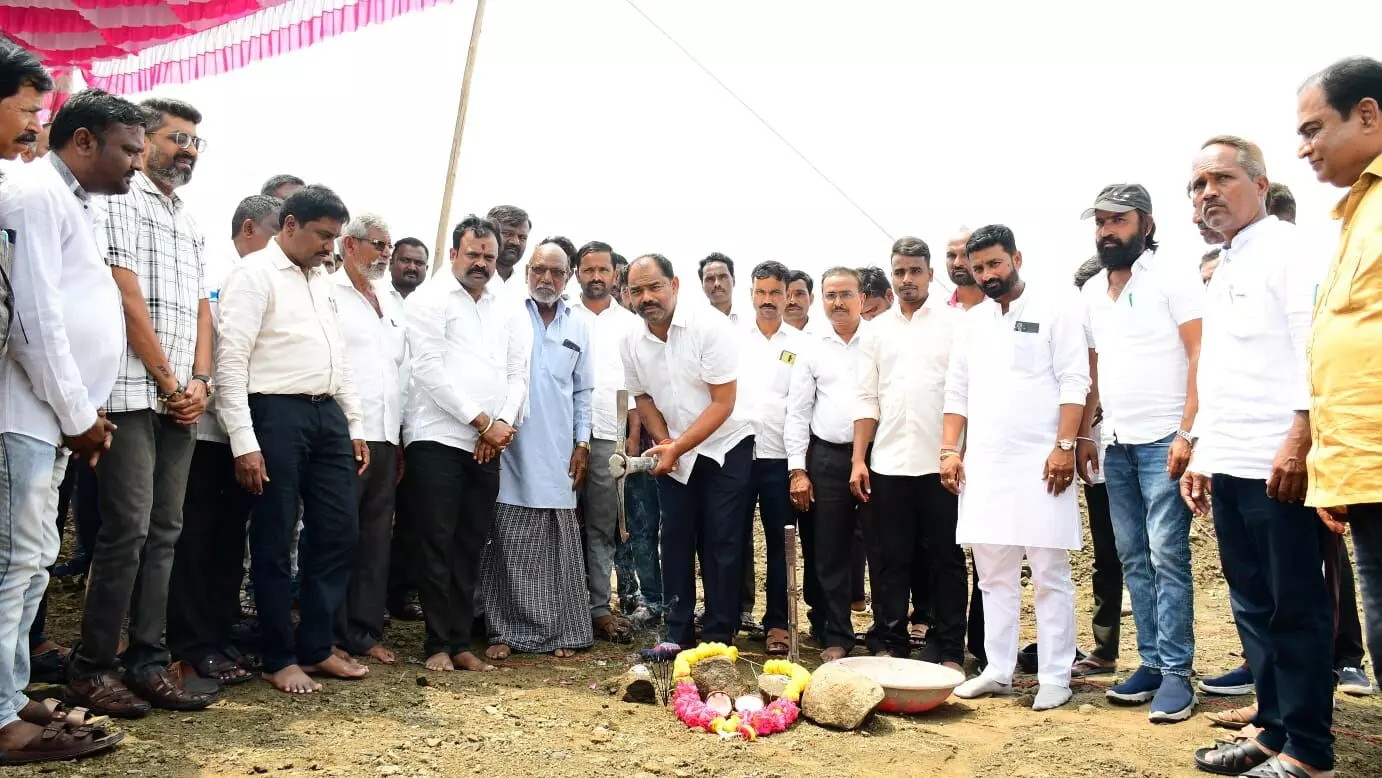 ಕಲಬುರಗಿ | ಸರಕಾರಿ ಶಾಲಾ ಕಟ್ಟಡ ನಿರ್ಮಾಣ ಕಾಮಗಾರಿಗೆ ಶಾಸಕ ಬಸವರಾಜ ಮತ್ತಿಮೂಡ ಚಾಲನೆ ಕಲಬುರಗಿ | ಸರಕಾರಿ ಶಾಲಾ ಕಟ್ಟಡ ನಿರ್ಮಾಣ ಕಾಮಗಾರಿಗೆ ಶಾಸಕ ಬಸವರಾಜ ಮತ್ತಿಮೂಡ ಚಾಲನೆ