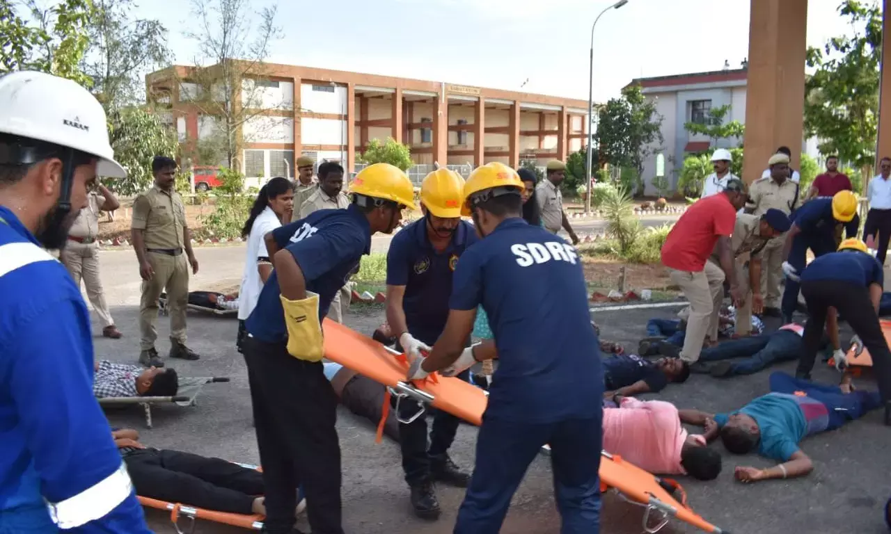 ಪಾದೂರು ತೈಲ ಸಂಗ್ರಹಗಾರದ ಮೇಲೆ ಡ್ರೋನ್ ದಾಳಿ; ವಿವಿಧ ಇಲಾಖೆಗಳಿಂದ ಆಪರೇಷನ್ ಅಭ್ಯಾಸ್ ಅಣಕು ಪ್ರದರ್ಶನ