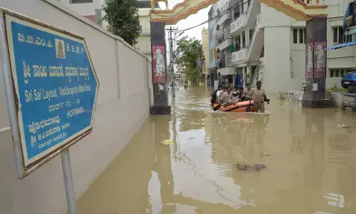 ಭಾರೀ ಮಳೆಗೆ ತತ್ತರಿಸಿದ ಬೆಂಗಳೂರು: ಮಹಿಳೆ ಬಲಿ, ಐದು ಜಾನುವಾರುಗಳು ಜಲ ಸಮಾಧಿ
