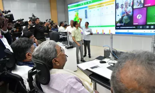 ಬೆಂಗಳೂರು ಮಳೆ ಅವಾಂತರದ ಬಗ್ಗೆ ವಾರ್ ರೂಮ್‍ನಲ್ಲಿ ಮಾಹಿತಿ ಪಡೆದ ಸಿಎಂ ಸಿದ್ದರಾಮಯ್ಯ