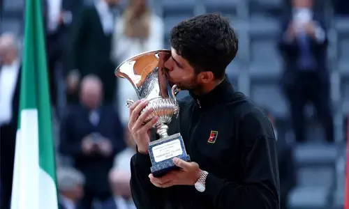 ಇಟಾಲಿಯನ್ ಓಪನ್ | ಸಿನ್ನರ್ ಗೆ ನೇರ ಸೆಟ್ಗಳಿಂದ ಸೋಲಿಸಿ ಸಿಂಗಲ್ಸ್ ಪ್ರಶಸ್ತಿ ಗೆದ್ದ ಅಲ್ಕರಾಝ್