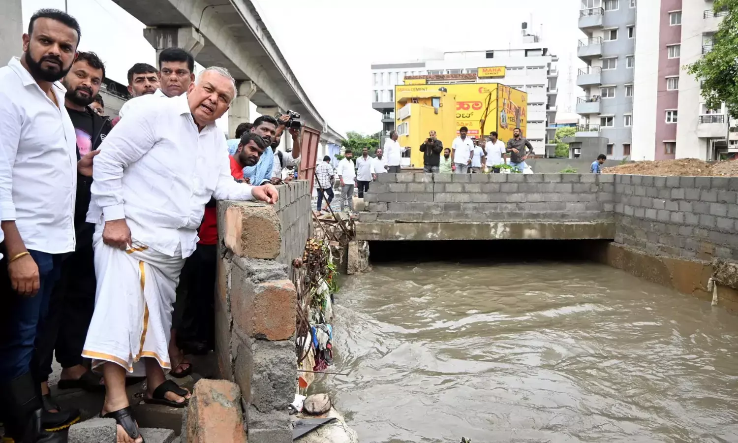 ಬೆಂಗಳೂರಿನಲ್ಲಿ ಮಳೆ ನೀರು ಸಮಸ್ಯೆ; ಅಧಿಕಾರಿಗಳಿಗೆ ರಾಮಲಿಂಗಾರೆಡ್ಡಿ ತರಾಟೆ