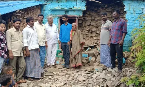 ಚಿಂಚೋಳಿ : ಧಾರಾಕಾರ ಮಳೆಗೆ ಮನೆ ಕುಸಿತ