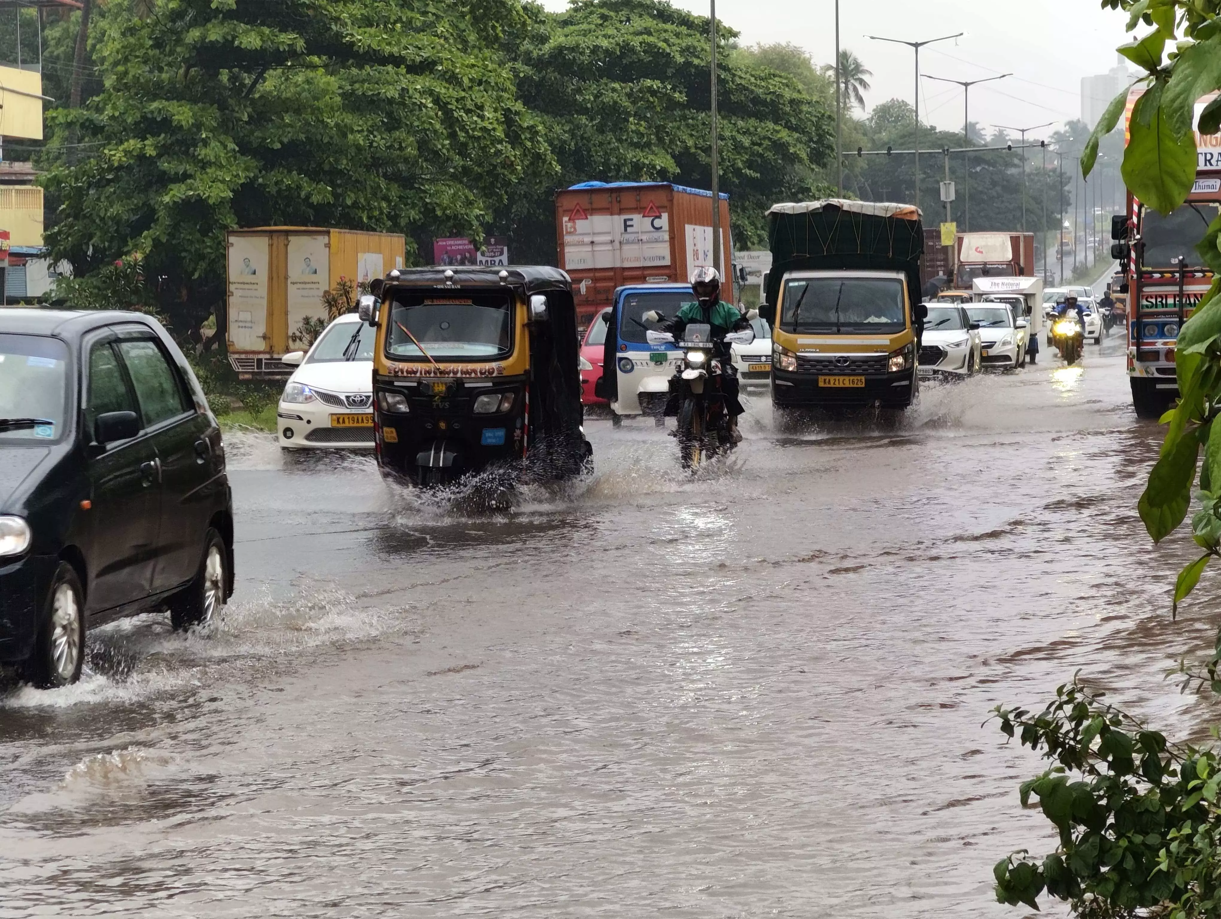 ರಾಜ್ಯಾದ್ಯಂತ ಮುಂಗಾರು ಪೂರ್ವ ಮಳೆಯ ಅಬ್ಬರ: ಸಿಡಿಲಾಘಾತಕ್ಕೆ ಒಂದೇ ದಿನ ಐವರು ಬಲಿ