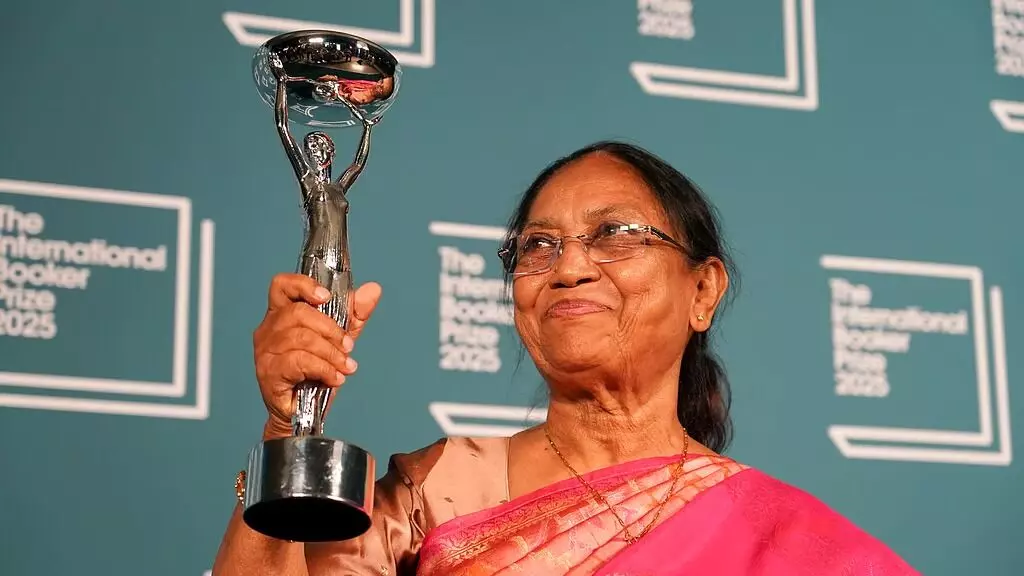 ಕನ್ನಡದಲ್ಲಿ ಬರೆಯುವುದೆಂದರೆ ಬ್ರಹ್ಮಾಂಡದ ವಿಸ್ಮಯ ಮತ್ತು ಭೂಮಿಯ ಜ್ಞಾನದ ಪರಂಪರೆ ಪಡೆಯುವುದು : ಬಾನು ಮುಷ್ತಾಕ್ ಕನ್ನಡದಲ್ಲಿ ಬರೆಯುವುದೆಂದರೆ ಬ್ರಹ್ಮಾಂಡದ ವಿಸ್ಮಯ ಮತ್ತು ಭೂಮಿಯ ಜ್ಞಾನದ ಪರಂಪರೆ ಪಡೆಯುವುದು : ಬಾನು ಮುಷ್ತಾಕ್