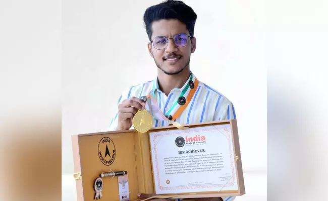 ಅಲೋಶಿಯಸ್ ಸ್ನಾತಕೋತ್ತರ ವಿದ್ಯಾರ್ಥಿಗೆ ಇಂಡಿಯಾ ಬುಕ್ ಆಫ್ ರೆಕಾರ್ಡ್ಸ್ ಪ್ರಶಸ್ತಿ ಅಲೋಶಿಯಸ್ ಸ್ನಾತಕೋತ್ತರ ವಿದ್ಯಾರ್ಥಿಗೆ ಇಂಡಿಯಾ ಬುಕ್ ಆಫ್ ರೆಕಾರ್ಡ್ಸ್ ಪ್ರಶಸ್ತಿ