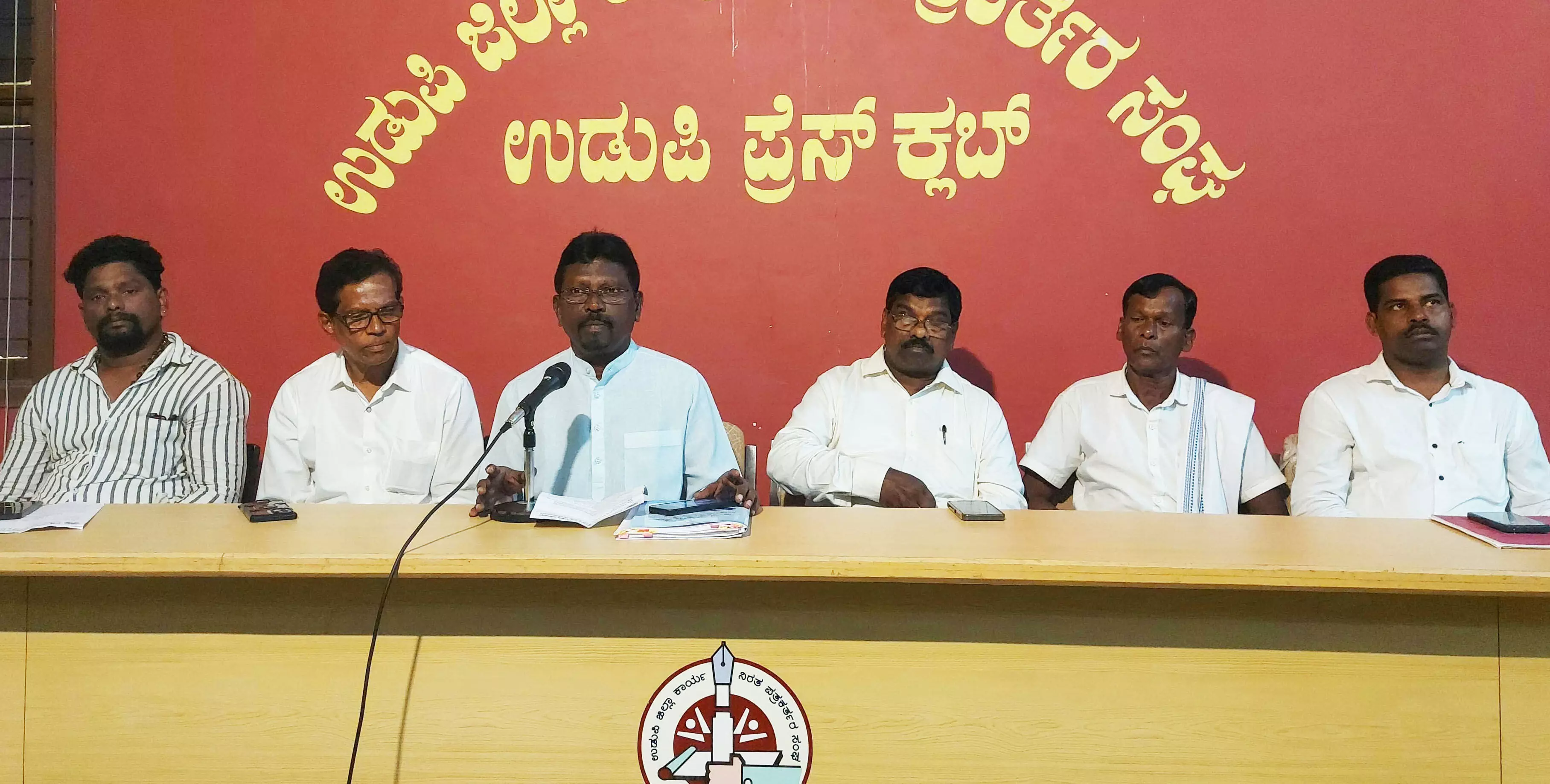 ಎಸ್ಟಿಗಳಲ್ಲದ ’ಮೇರಾ’, ’ಮನ್ಸ’ ಜಾತಿಗಳ ಒಳಮೀಸಲಾತಿ ಸಮೀಕ್ಷೆೆ: ಪರಿಶಿಷ್ಟರ ಮಹಾಒಕ್ಕೂಟ ಆರೋಪ ಎಸ್ಟಿಗಳಲ್ಲದ ’ಮೇರಾ’, ’ಮನ್ಸ’ ಜಾತಿಗಳ ಒಳಮೀಸಲಾತಿ ಸಮೀಕ್ಷೆೆ: ಪರಿಶಿಷ್ಟರ ಮಹಾಒಕ್ಕೂಟ ಆರೋಪ