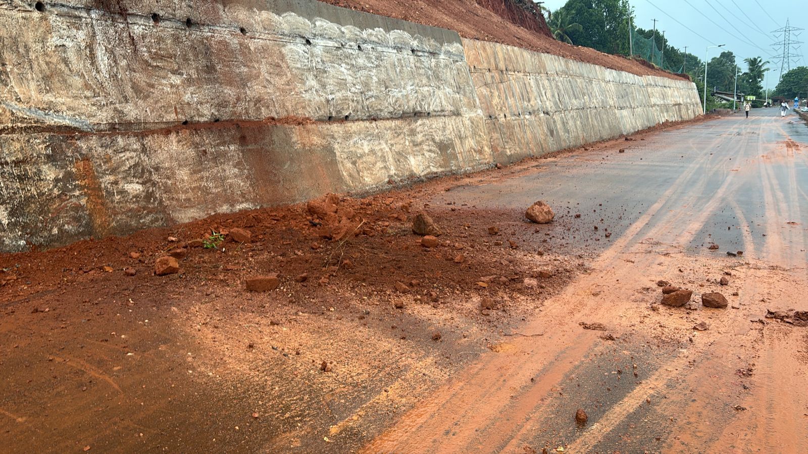 ಸಾಣೂರು ರಾ.ಹೆದ್ದಾರಿ ಅಸಮರ್ಪಕ ತಡೆಗೋಡೆ: ಗುಡ್ಡ ಕುಸಿತದ ಭೀತಿ