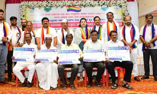 ಕಲಬುರಗಿ | ಪ್ರಾಥಮಿಕ ಕೃಷಿ ಪತ್ತಿನ ಸಹಕಾರ ಸಂಘಗಳ ಸದಸ್ಯರಿಗೆ ಯಶಸ್ವಿನಿ ಕಾರ್ಡ್ ವಿತರಣೆ