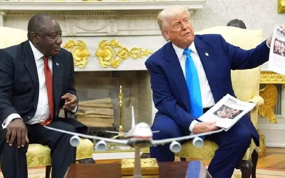 ಬಿಳಿ ಜನಾಂಗೀಯ ರೈತರ ಹತ್ಯೆಯನ್ನು ತಡೆಯಲು ವಿಫಲವಾಗಿದ್ದೀರಿ: ಶ್ವೇತಭವನದಲ್ಲಿ ಮುಖಾಮುಖಿ ಭೇಟಿ ವೇಳೆ ದಕ್ಷಿಣ ಆಫ್ರಿಕಾದ ಅಧ್ಯಕ್ಷರಿಗೆ ಟ್ರಂಪ್ ತರಾಟೆ ಬಿಳಿ ಜನಾಂಗೀಯ ರೈತರ ಹತ್ಯೆಯನ್ನು ತಡೆಯಲು ವಿಫಲವಾಗಿದ್ದೀರಿ: ಶ್ವೇತಭವನದಲ್ಲಿ ಮುಖಾಮುಖಿ ಭೇಟಿ ವೇಳೆ ದಕ್ಷಿಣ ಆಫ್ರಿಕಾದ ಅಧ್ಯಕ್ಷರಿಗೆ ಟ್ರಂಪ್ ತರಾಟೆ