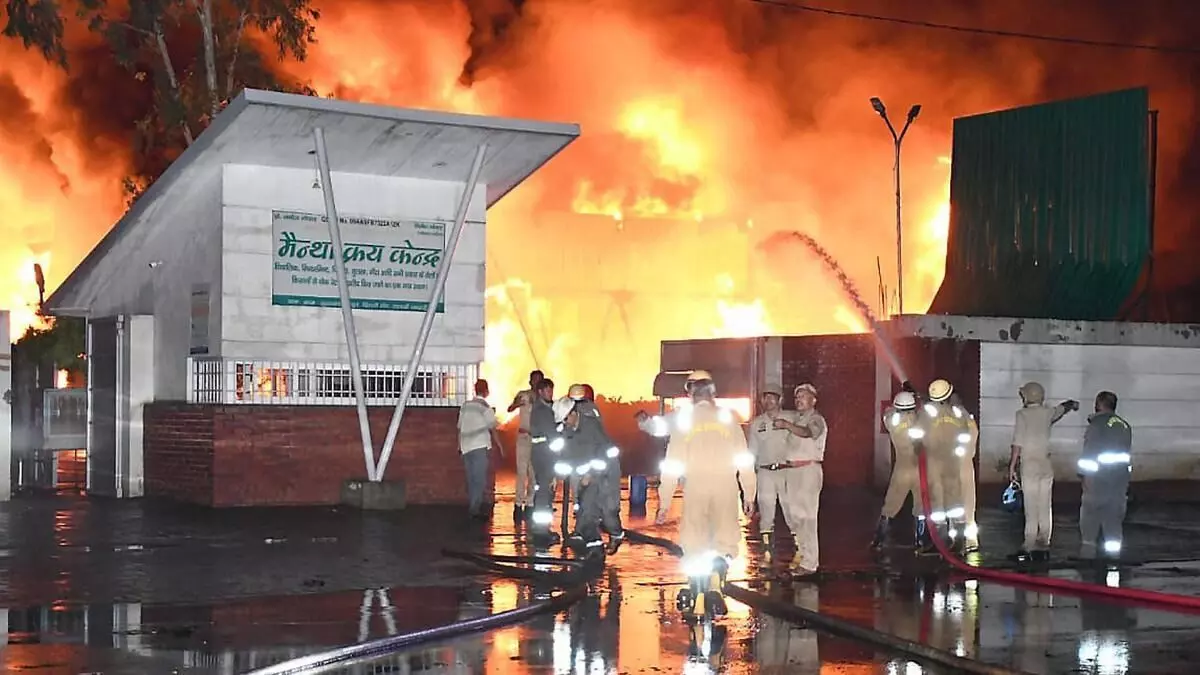 ಉತ್ತರ ಪ್ರದೇಶದಲ್ಲಿ ಭಾರೀ ಬೆಂಕಿ ಅವಘಡ; 200 ಮನೆಗಳು ಬೆಂಕಿಗಾಹುತಿ