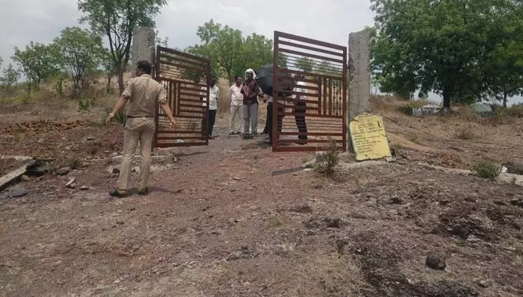 ಆಳಂದ | ಖಬರಸ್ತಾನ ಕಾಮಗಾರಿಯಲ್ಲಿ ಅಧಿಕಾರಿಗಳಿಂದ ಅವ್ಯವಹಾರ: ಆರೋಪ ಆಳಂದ | ಖಬರಸ್ತಾನ ಕಾಮಗಾರಿಯಲ್ಲಿ ಅಧಿಕಾರಿಗಳಿಂದ ಅವ್ಯವಹಾರ: ಆರೋಪ