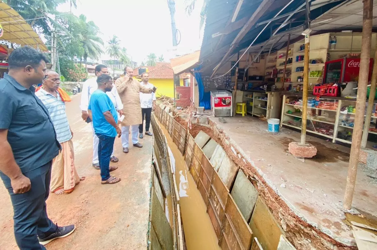 ಜಪ್ಪಿನಮೊಗರು: ಅಸಮರ್ಪಕ ಚರಂಡಿ ಕಾಮಗಾರಿ; ಮಳೆ ನೀರು ಅಂಗಡಿಗೆ ನುಗ್ಗಿ ಹಾನಿ