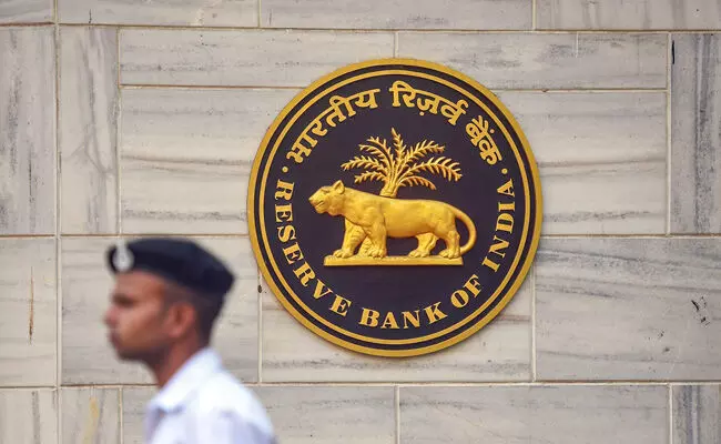 2024ರಲ್ಲಿ ಚಲಾವಣೆಯಲ್ಲಿದ್ದ ನೋಟುಗಳ ಮೌಲ್ಯ 34.8 ಲಕ್ಷ ಕೋಟಿ ರೂ.ಗಳಿಗೆ ಏರಿಕೆಯಾಗಿತ್ತು: ಆರ್ಬಿಐ 2024ರಲ್ಲಿ ಚಲಾವಣೆಯಲ್ಲಿದ್ದ ನೋಟುಗಳ ಮೌಲ್ಯ 34.8 ಲಕ್ಷ ಕೋಟಿ ರೂ.ಗಳಿಗೆ ಏರಿಕೆಯಾಗಿತ್ತು: ಆರ್ಬಿಐ