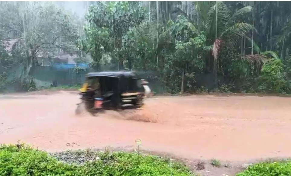 ಸುಳ್ಯದಲ್ಲಿ ಬಾರೀ ಮಳೆ: ಹೊಳೆಯಂತಾದ ಪೈಚಾರ್ - ಬೆಳ್ಳಾರೆ ರಸ್ತೆ