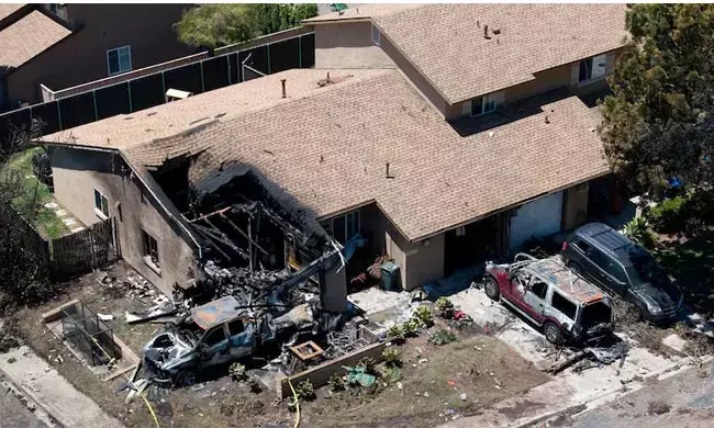 ಮನೆ ಮೇಲೆ ಪತನಗೊಂಡ ಲಘು ವಿಮಾನ; ಆರು ಮಂದಿ ಮೃತ್ಯು