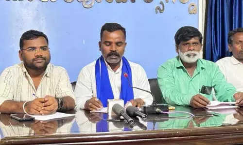 ರಾಯಚೂರು | ಸಾರ್ವಜನಿಕ ಸ್ಥಳದಲ್ಲಿ ಸರಕಾರಿ ಅಧಿಕಾರಿಗೆ ನಿಂದನೆ; ದಲಿತ ಸಂಘರ್ಷ ಸಮಿತಿ ಖಂಡನೆ