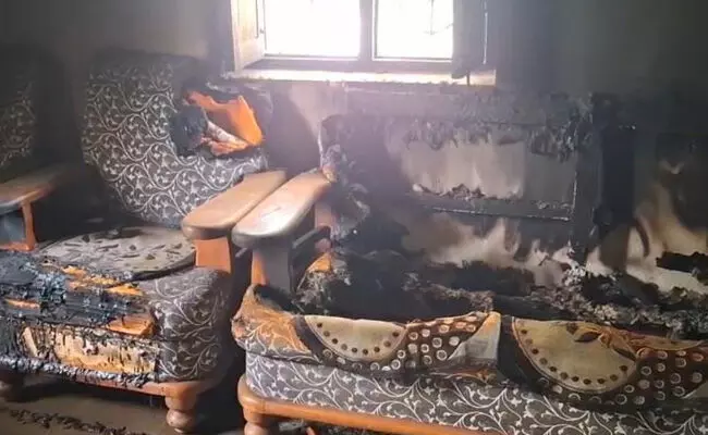 ಯಾದಗಿರಿ | ದುಷ್ಕರ್ಮಿಗಳಿಂದ ಕಾಂಗ್ರೆಸ್ ಕಚೇರಿಗೆ ಬೆಂಕಿ