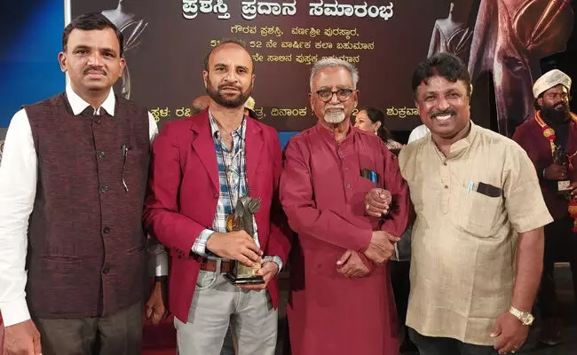 ಕಲಬುರಗಿ | ರೆಹಮಾನ್ ಪಟೇಲ್ಗೆ ಕರ್ನಾಟಕ ಲಲಿತಕಲಾ ಅಕಾಡೆಮಿ ಪ್ರಶಸ್ತಿ ಪ್ರದಾನ ಕಲಬುರಗಿ | ರೆಹಮಾನ್ ಪಟೇಲ್ಗೆ ಕರ್ನಾಟಕ ಲಲಿತಕಲಾ ಅಕಾಡೆಮಿ ಪ್ರಶಸ್ತಿ ಪ್ರದಾನ