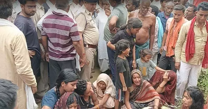 ಬಿಹಾರ: ಮರಳುಗಾರಿಕೆ ವಿವಾದ; ಮೂವರು ಸಹೋದರರನ್ನು ಗುಂಡಿಕ್ಕಿ ಹತ್ಯೆ ಬಿಹಾರ: ಮರಳುಗಾರಿಕೆ ವಿವಾದ; ಮೂವರು ಸಹೋದರರನ್ನು ಗುಂಡಿಕ್ಕಿ ಹತ್ಯೆ