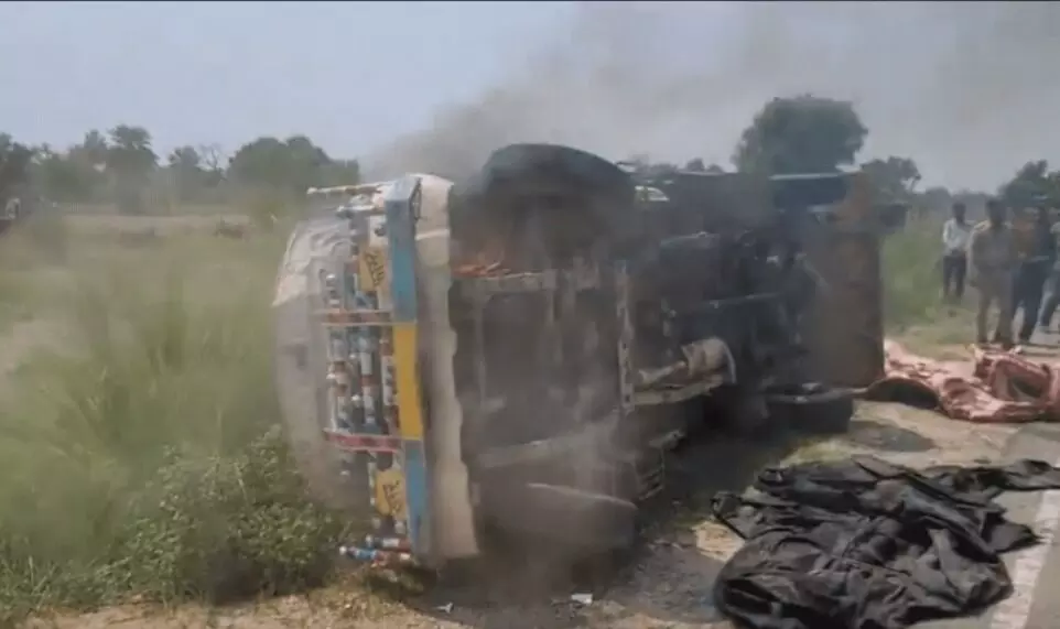 ಉತ್ತರ ಪ್ರದೇಶ | ಗೋಮಾಂಸ ಸಾಗಾಟದ ಶಂಕೆಯಲ್ಲಿ ನಾಲ್ವರಿಗೆ ಮಾರಣಾಂತಿಕ ಹಲ್ಲೆ ನಡೆಸಿ ವಾಹನಕ್ಕೆ ಬೆಂಕಿ ಹಚ್ಚಿದ ಗುಂಪು