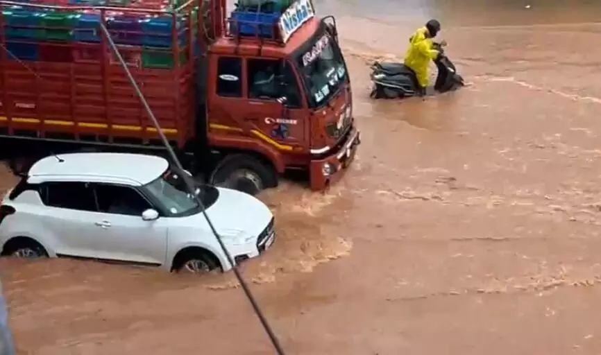 ದ.ಕ. ಜಿಲ್ಲಾದ್ಯಂತ ಭಾರೀ ಮಳೆ: ಅಪಾರ ಹಾನಿ, ನದಿಗಳ ಹರಿವಿನ ಮಟ್ಟ ತೀವ್ರ ಏರಿಕೆ