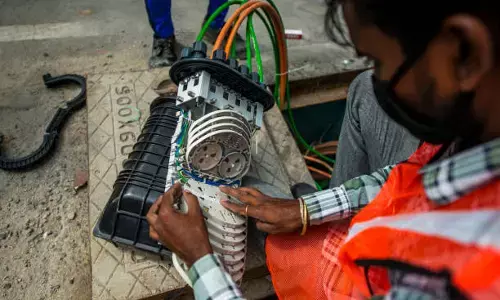 ಒಎಫ್‌ಸಿ ಕೇಬಲ್ ಅಳವಡಿಕೆಯಲ್ಲಿ ಜಿಯೋ ಸಹಿತ ವಿವಿಧ ಕಂಪೆನಿಗಳಿಂದ ಶುಲ್ಕ ವಸೂಲಿ ಮಾಡದೆ ‘ಉದಾರತೆ’ ಪ್ರದರ್ಶಿಸಿದ ಗ್ರಾಪಂಗಳು