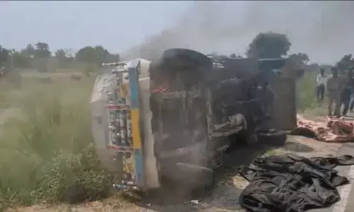 ಉತ್ತರ ಪ್ರದೇಶ | ಗೋಮಾಂಸ ಸಾಗಾಟದ ಶಂಕೆಯಲ್ಲಿ ನಾಲ್ವರಿಗೆ ಮಾರಣಾಂತಿಕ ಹಲ್ಲೆ ನಡೆಸಿ ವಾಹನಕ್ಕೆ ಬೆಂಕಿ ಹಚ್ಚಿದ ಗುಂಪು