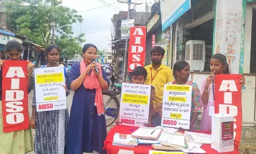 ಕಲಬುರಗಿ | ಸರಕಾರಿ ಶಾಲೆಗಳನ್ನು ಮುಚ್ಚುತ್ತಿರುವುದನ್ನು ವಿರೋಧಿಸಿ ಸಹಿ ಅಭಿಯಾನ