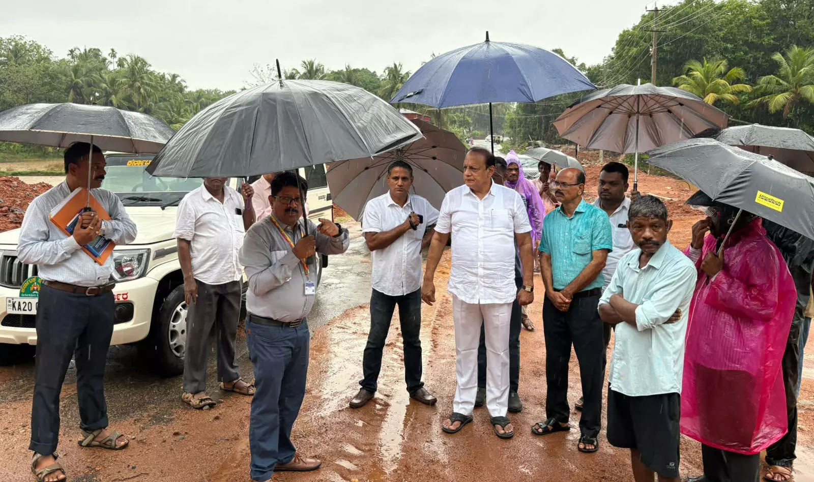 ಪಟ್ಲಬೈಲು ನಿರ್ಮಾಣ ಹಂತದ ಸೇತುವೆ ಕುಸಿತ; ಆಮೆಗತಿಯ ಕಾಮಗಾರಿ ವಿರುದ್ಧ ಗ್ರಾಮಸ್ಥರ ಪ್ರತಿಭಟನೆ